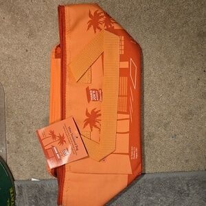New With Tags. Trader Joe's Peach Mini Insulated Bag. Has Not Been Used.